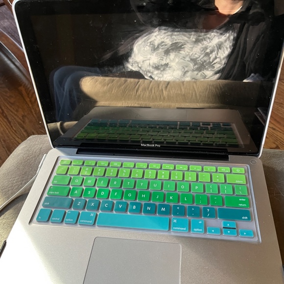 Apple MacBook Pro 2010 13" (1TB, 6GB RAM) Laptop - Picture 15 of 17